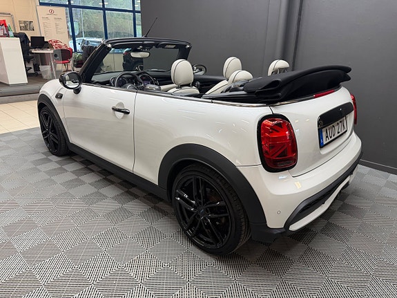 MINI Cooper S 5 of 11