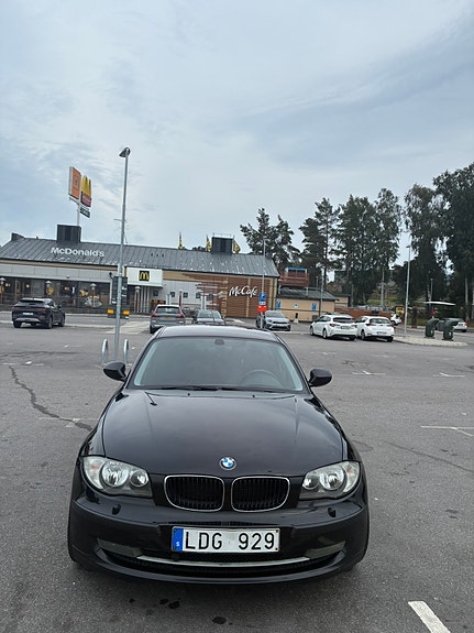BMW 116i 3 of 7