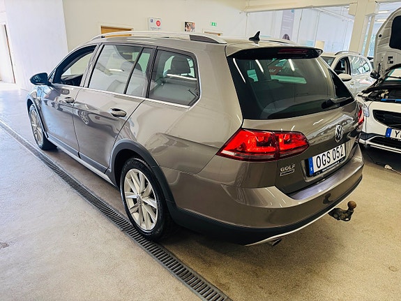 Volkswagen Golf Alltrack 14 of 24