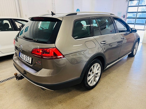 Volkswagen Golf Alltrack 13 of 24