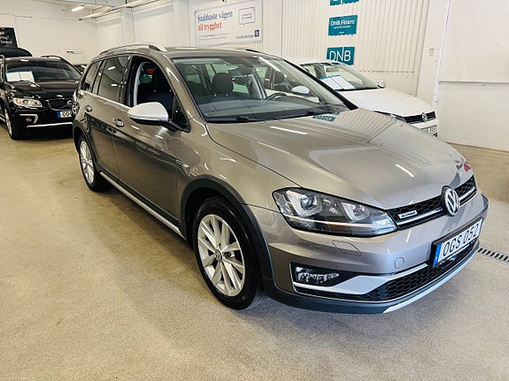 Volkswagen Golf Alltrack 11 of 24