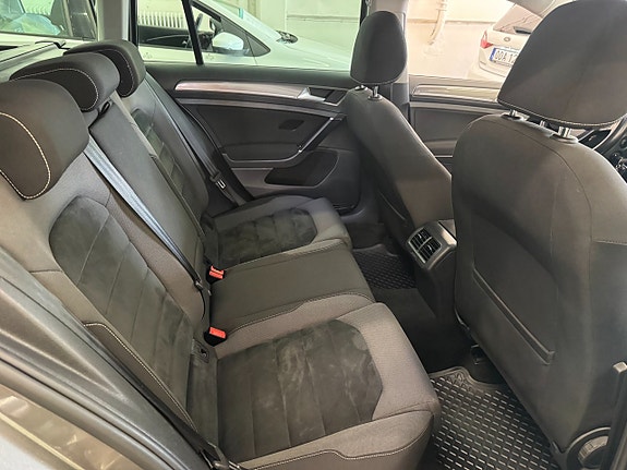 Volkswagen Golf Alltrack 16 of 24