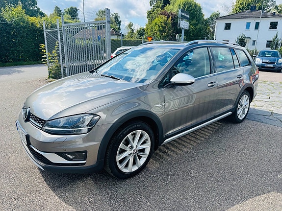 Volkswagen Golf Alltrack 9 of 24