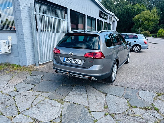 Volkswagen Golf Alltrack 3 of 24
