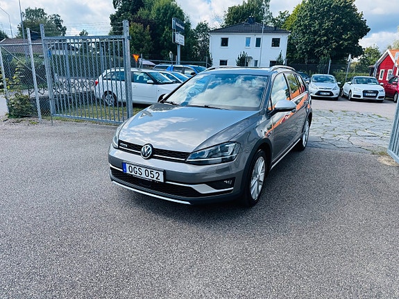 Volkswagen Golf Alltrack 2 of 24