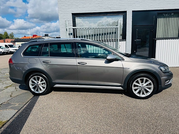 Volkswagen Golf Alltrack 10 of 24