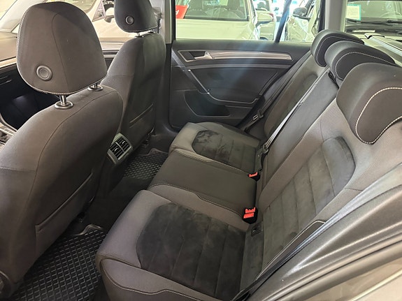 Volkswagen Golf Alltrack 17 of 24