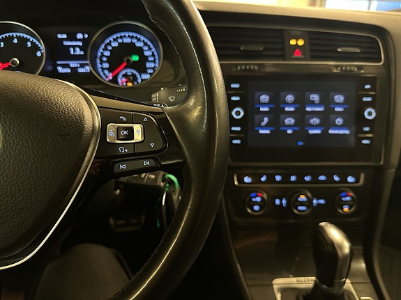 Volkswagen Golf Alltrack 21 of 23