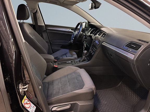 Volkswagen Golf Alltrack 10 of 23