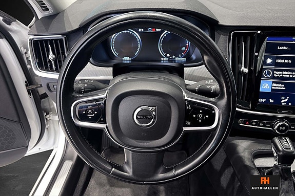 Volvo V90 10 of 22