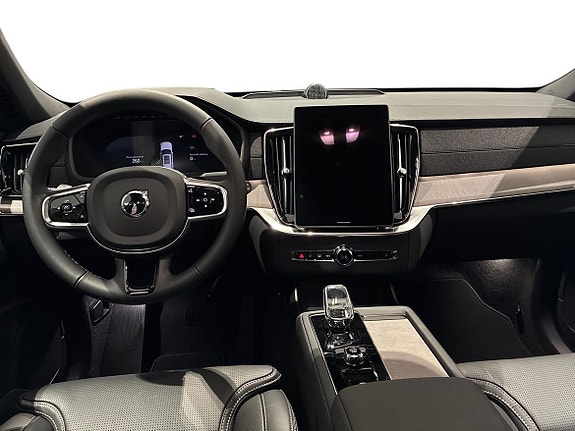 Volvo XC90 5 of 22