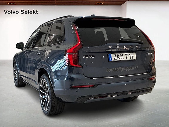 Volvo XC90 2 of 22