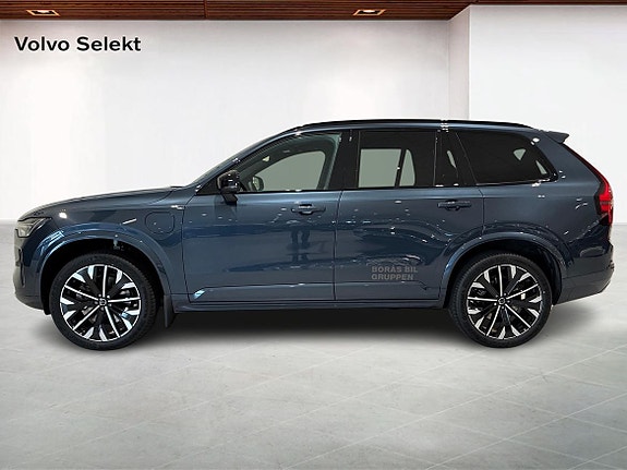 Volvo XC90 3 of 22