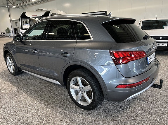 Audi Q5 2 of 25