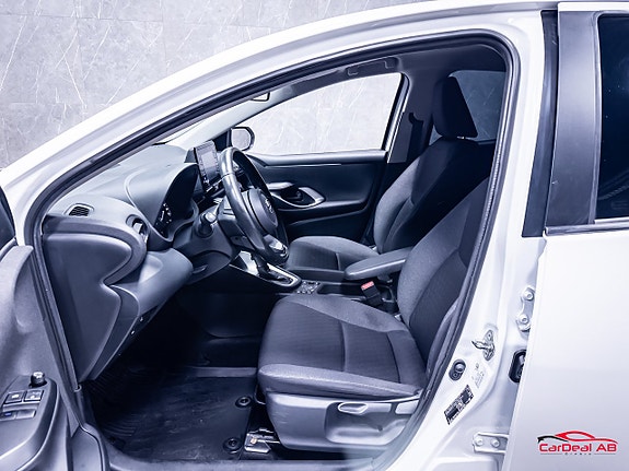 Toyota Yaris 10 of 25