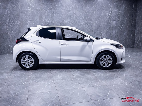 Toyota Yaris 8 of 25