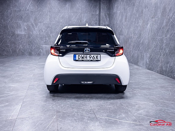 Toyota Yaris 6 of 25