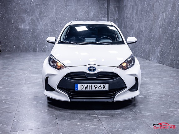 Toyota Yaris 2 of 25