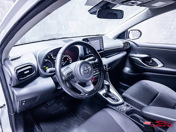 Toyota Yaris 11 of 25