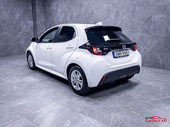Toyota Yaris 5 of 25