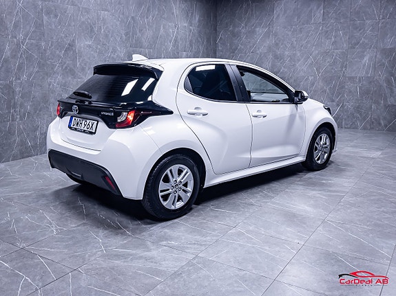 Toyota Yaris 7 of 25