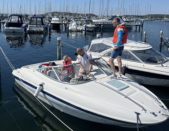 Bayliner Capri 602 2 of 11