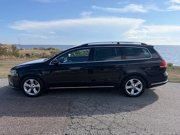 Volkswagen Passat 2 of 15