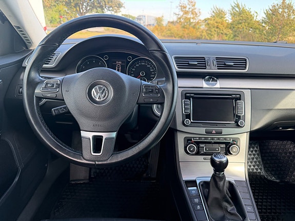 Volkswagen Passat 7 of 15