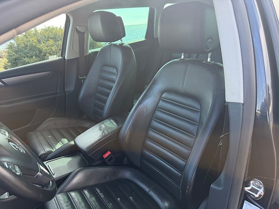 Volkswagen Passat 9 of 15