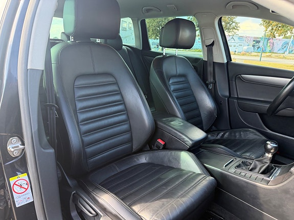 Volkswagen Passat 11 of 15
