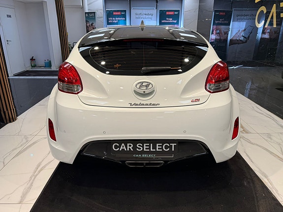 Hyundai Veloster 4 of 23