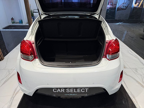 Hyundai Veloster 5 of 23