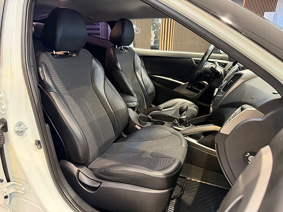 Hyundai Veloster 17 of 23