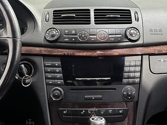 Mercedes-Benz E200 15 of 22