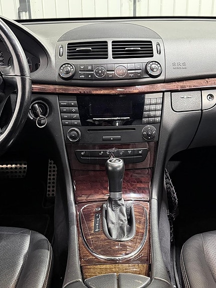 Mercedes-Benz E200 14 of 22