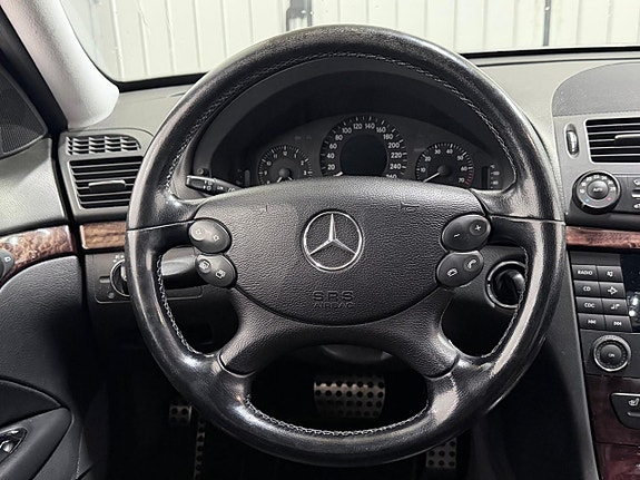 Mercedes-Benz E200 13 of 22