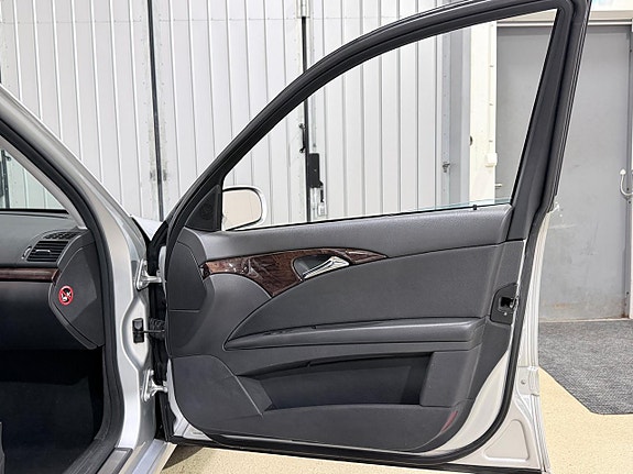 Mercedes-Benz E200 20 of 22