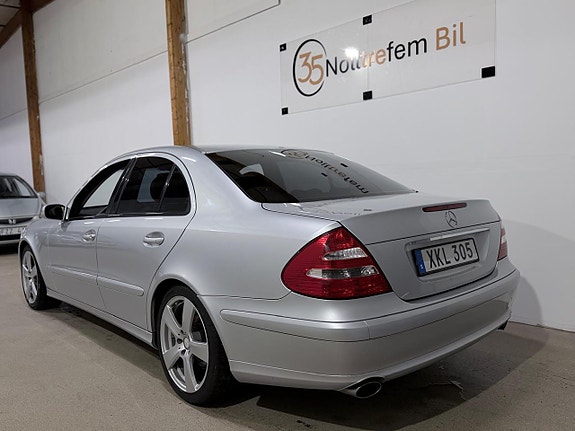 Mercedes-Benz E200 3 of 22