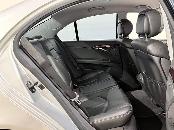 Mercedes-Benz E200 19 of 22