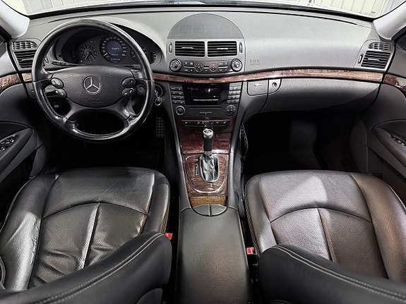 Mercedes-Benz E200 11 of 22