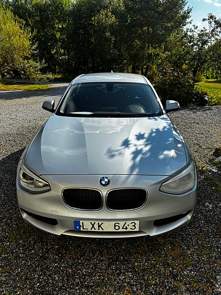 BMW 116d 2 of 8