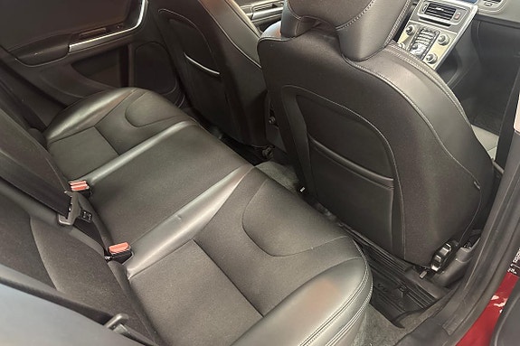 Volvo V60 11 of 18