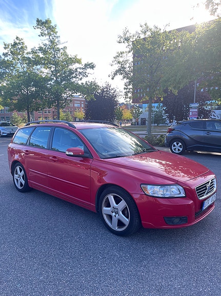 Volvo V50 2 of 8