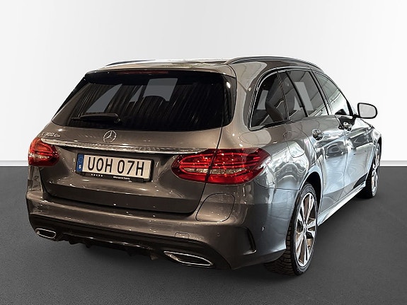 Mercedes-Benz C300 4 of 10