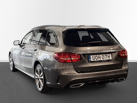 Mercedes-Benz C300 2 of 10