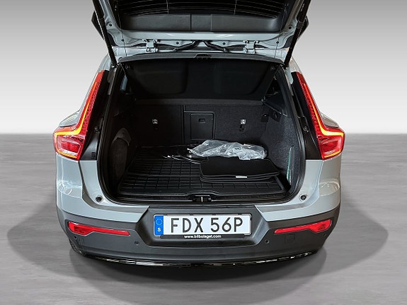 Volvo EX40 11 of 16