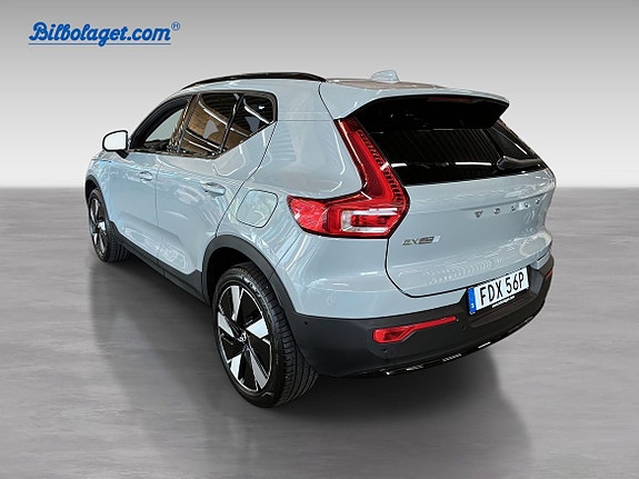 Volvo EX40 8 of 16