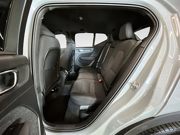 Volvo EX40 10 of 16