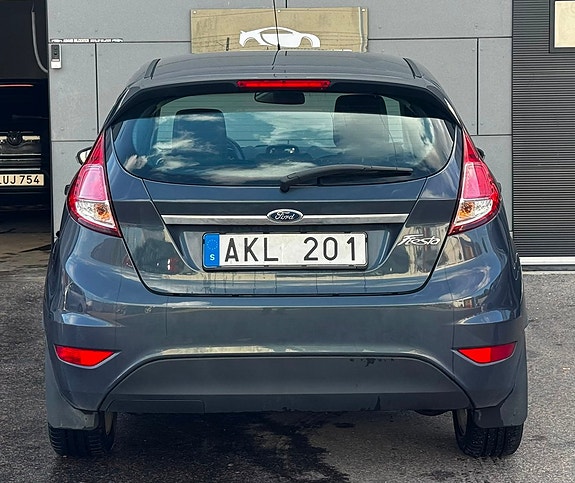 Ford Fiesta 5 of 12