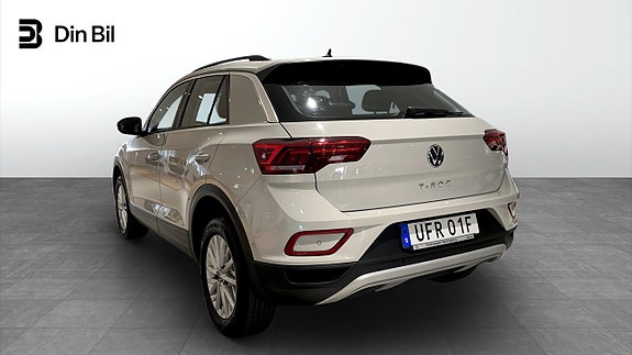 Volkswagen T-Roc 3 of 12